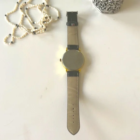 New ladies watch,black band, gold, white,black design.Complete with new battery - Picture 4 of 6